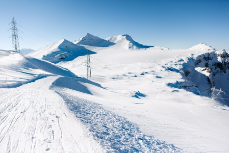 Taustalla hiihtoalueen korkein huippu, Vorab Gletscher.