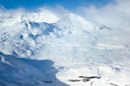 Laaxin hiihtoalueelta löytyy vaihtelevuutta ja monipuolisuutta sekä melkein 2 kilometrin laskettava korkeusero.