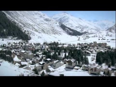 Keskuksen virallinen esittely vuodelta 2011 sisältää runsaasti kesä- ja talvimaisemia Sveitsin Alpeilta.