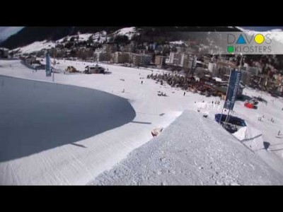 Davos Klostersin kylän, hiihtokeskuksen ja harrastusmahdollisuuksien esittelyä.