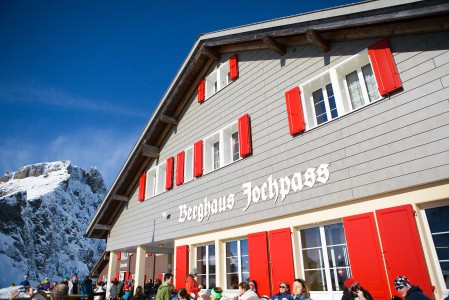 Engelbergin after-ski on yleisesti ottaen maltillisen rauhallista, vaikka muutama vauhdikkaampi paikkakin löytyy kylän keskustasta.
