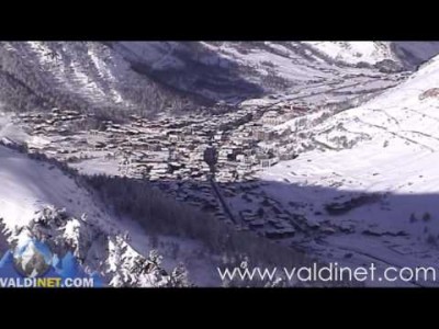 Val d'Iseren hiihtokeskusesittely alleviivaa laajan hiihtoalueen erikoisuudet ja parhaat paikat.