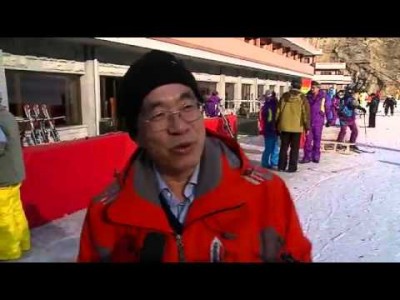 Pohjois-Korean itärannikolla sijaitseva Masikryongin hiihtokeskus on eristäytyneen valtion viimeisimpiä kummallisuuksia. Esittelyvideossa kannattaa kiinnittää huomiota taustalla soitettuun musiikkiin.