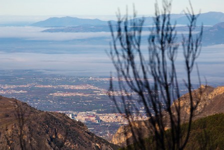 Sierra Nevadan hiihtokeskuksesta näkyvä Granada on yllättäen oivallinen hiihtokaupunki. Viehättävästä vanhan kaupungin keskustasta pääsee rinteille reilussa puolessa tunnissa.