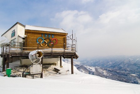 Naganon vuoden 1998 olympialaisten alppilajit kisattiin Hakuban Happo Onen rinteillä. Alempana taisteltiin maastohiihdossa ja mäkihypyssä.