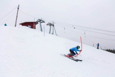 Mielakan rinteillä treenaa useita alppihiihdon tulevaisuuden lupauksia. Samasta mäestä on lähtöisin myös Suomea Torinon olympialaisissa vuonna 2006 edustanut alppihiihtäjä Jukka Rajala.