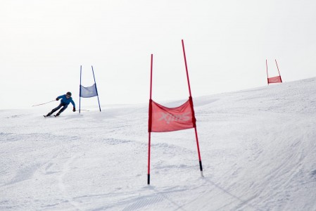 Suurpujottelukäännöksen rajua runttausta Vihti Ski Centerin Stenmark-rinteessä.