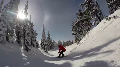 Timberline on Yhdysvaltojen ainut läpi vuoden auki oleva hiihtokeskus. Videossa on muutama nautinnollisen näköinen veto tässä oregonilaiskeskuksessa.