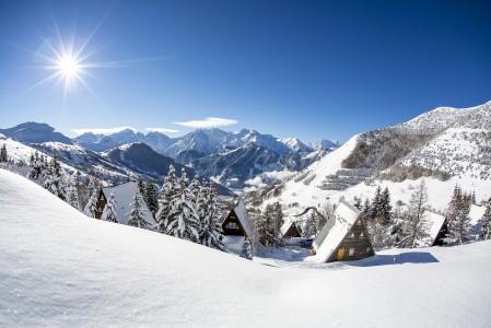 Alpe d'Huezin hiihtokeskuksessa on 17 hotellia, mutta myös pieniä ja tunnelmallisia alppimajoja.