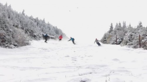 Vermontissa lähellä Kanadan rajaa sijaitseva Jay Peak sai ensilumen hyvissä ajoin syksyllä 2015. Ensimmäiset nauttijat seurasivat heti perässä.