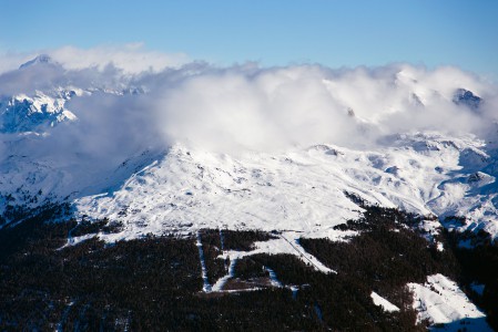 St-Luc on toinen Sierre-Annieviersin laakson suuremmista hiihtoalueista. Oikeastaan St-Luc koostuu kolmesta pienestä, yhdyshisseillä liitetystä rinnealueesta.