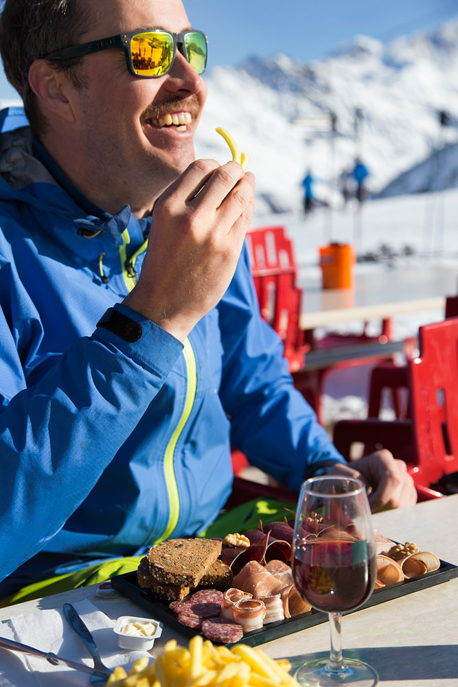 Grimentzin korkeimmalla sijaitseva rinneravintola on Buvette d'Orzival 2585 metrissä. Ruokavaihtoehtoja ei ole paljoa, mutta aurinkoinen terassi on loistava.