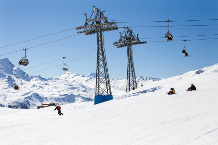 Sveitsin St. Moritz on legendaarinen hiihtokeskus, jossa laatu- ja hintataso ovat korkealla. Onneksi niin ovat ympäröivät vuoretkin.