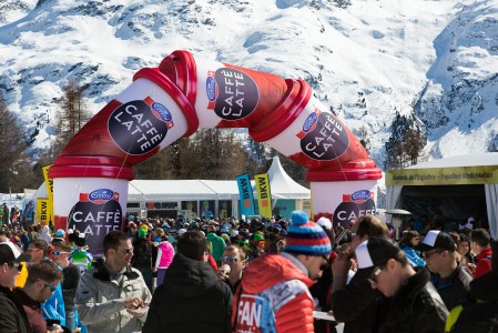 Alppihiihdon maailmancupin osakilpailuissa riittää väen kuhinaa ja monipuolista ruoka- ja juomatarjontaa.