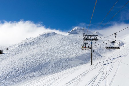 Pienenpieni Andorra on lumisaaten jäljiltä onnen maa. Vuoristoisessa maahan ei mahdu montaa hiihtokeskusta, mutta sopivaa laskettavaa niistä löytyy jokaiselle.