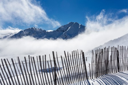 Andorran Grandvalirassa hiihtoalueen yläosat ovat puuttomina avoimia tuulille. Huonolla näkyvyydellä tai kovalla tuulella kannattaa keskittää laskeminen suosiolla alimmille hisseille.