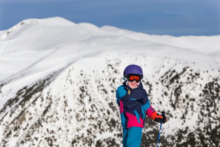 Grandvaliran hiihtokeskus Andorrassa on miltei ideaalinen hiihtolomakohde lapsiperheille. Huipulla on helppo hymyillä!