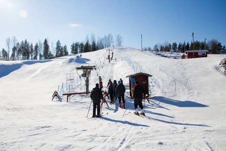 Salomonkallio on korkeuseroltaan Suomen toiseksi matalin hiihtokeskus. Hyvin tämäkin korkeus riittää kurvailuun kun ei yritäkään verrata mittoja jättikeskuksiin.