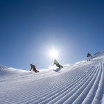 Skiszene im Skigebiet HochfÃ¼gen, Zillertaler Alpen, Tirol, Ãsterreich.