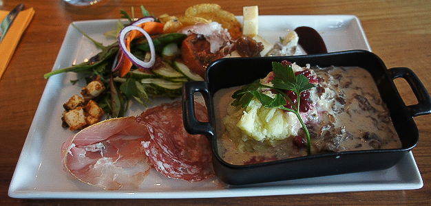 Pohjoismaiden suurin laskettelukeskus Åre tarjoaa kattavan rinnevalikoiman lisäksi myös erittäin kattavan valikoiman kokeilemisen arvoisia ravintoloita.