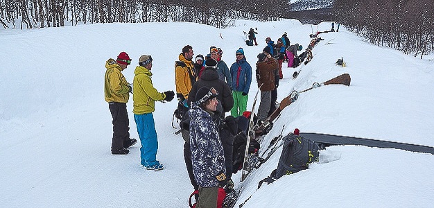 Lumilautailun vapaalaskun SM-kisat pidettiin Pohjois-Norjan Tamokissa 23.3.2014. Sekä miesten että naisten sarjoissa kokemus voitti.